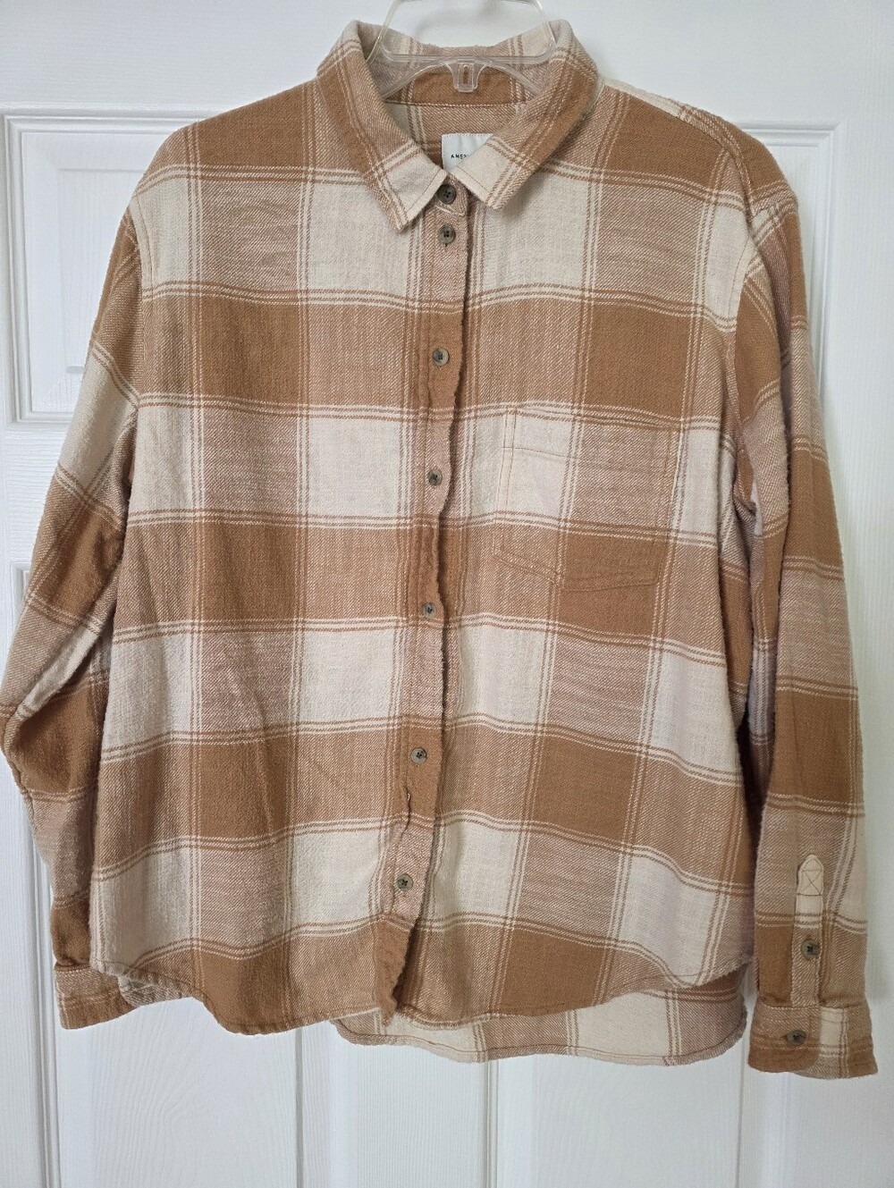 Womens American Eagle Outfitters Tan & Cream Plaid Button-Down Shirt Size Medium
